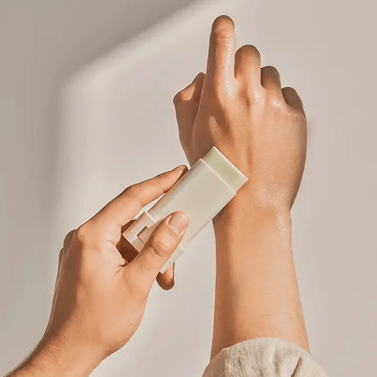  Apply & Go! Easy-to-use Matte Sunscreen Stick with SPF 50+ Protection (PA++).