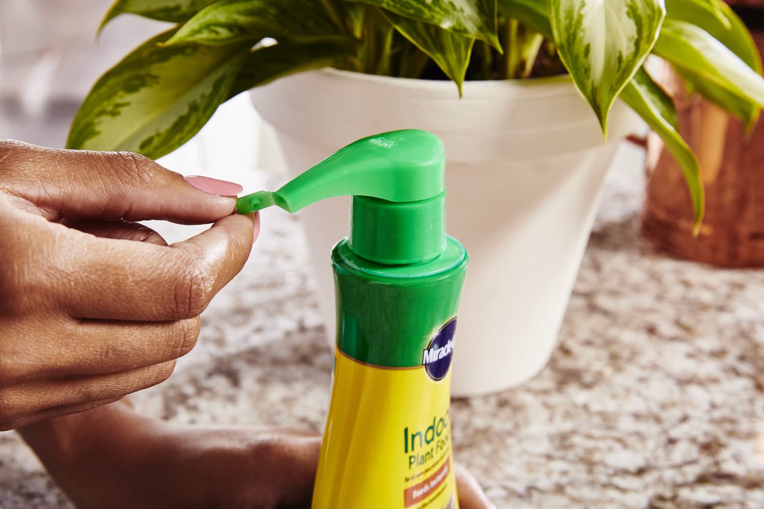 Miracle-Gro Indoor Plant Food (Liquid), 8 oz., Instantly Feeds All Indoor Houseplants Including Edibles**About this item:** Give your indoor houseplants the nourishment they need with Miracle-Gro Instantly Feeds All Indoor Houseplants. This versatile form